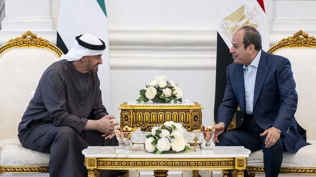 محمد بن زايد في العلمين لمناقشة تعزيز التعاون مع السيسي